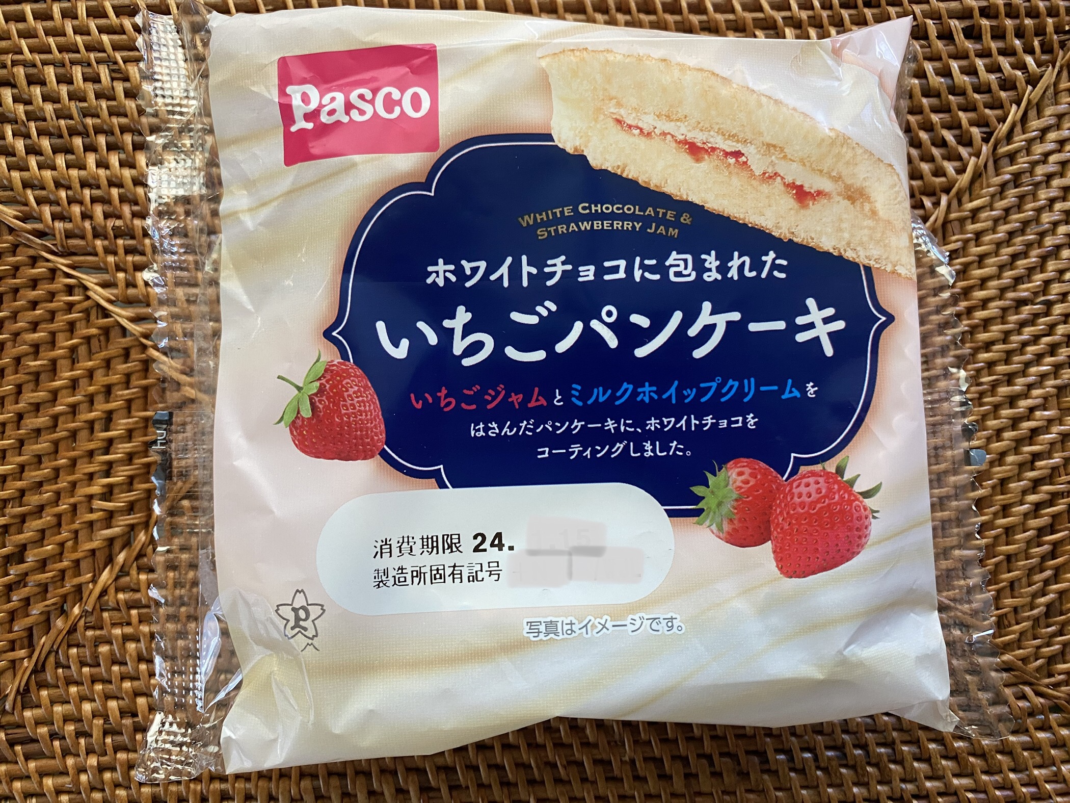 Shiyorinさん・ホワイトチョコに包まれた いちごパンケーキ❤️