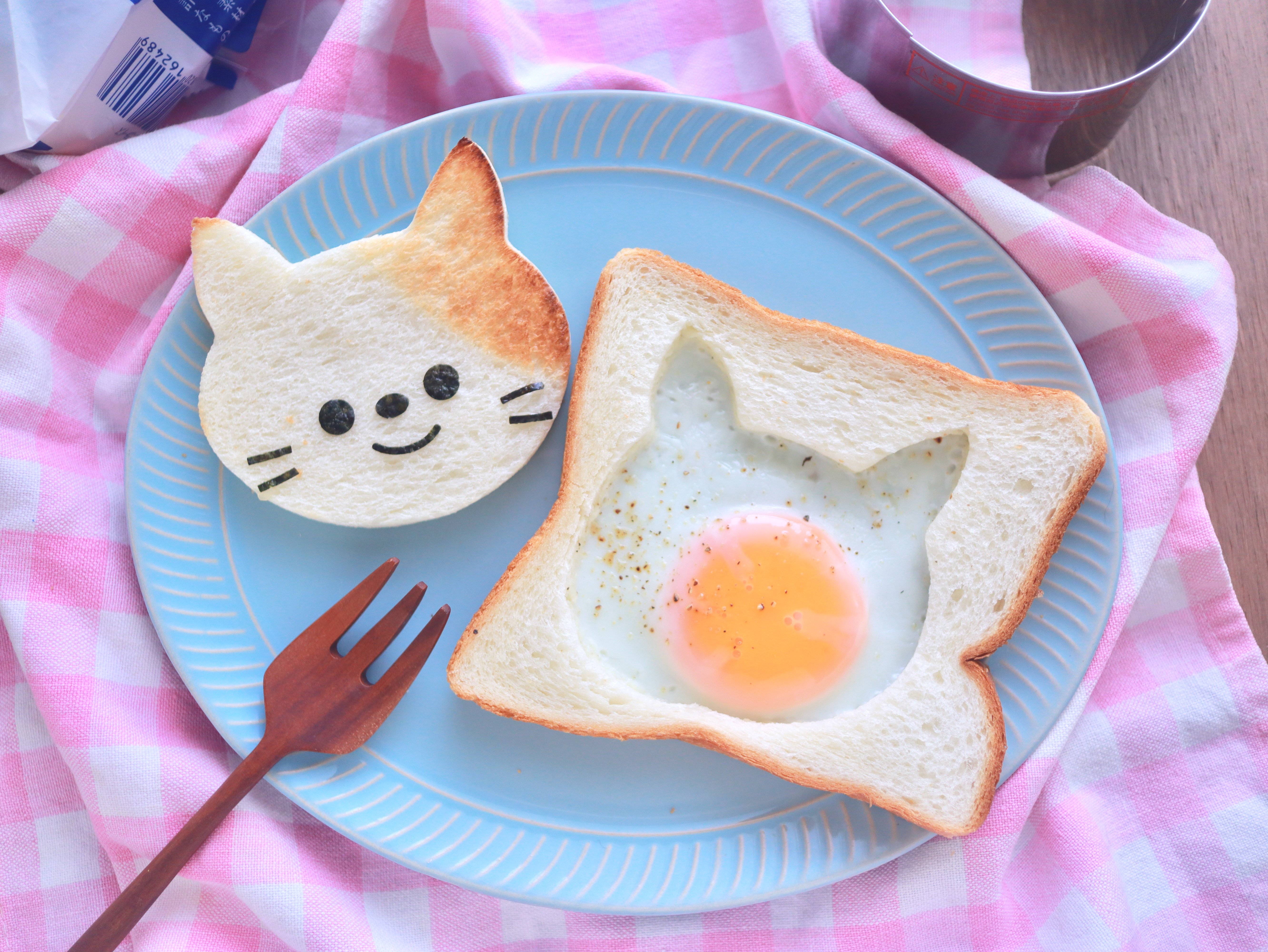 猫ちゃん型抜きトースト