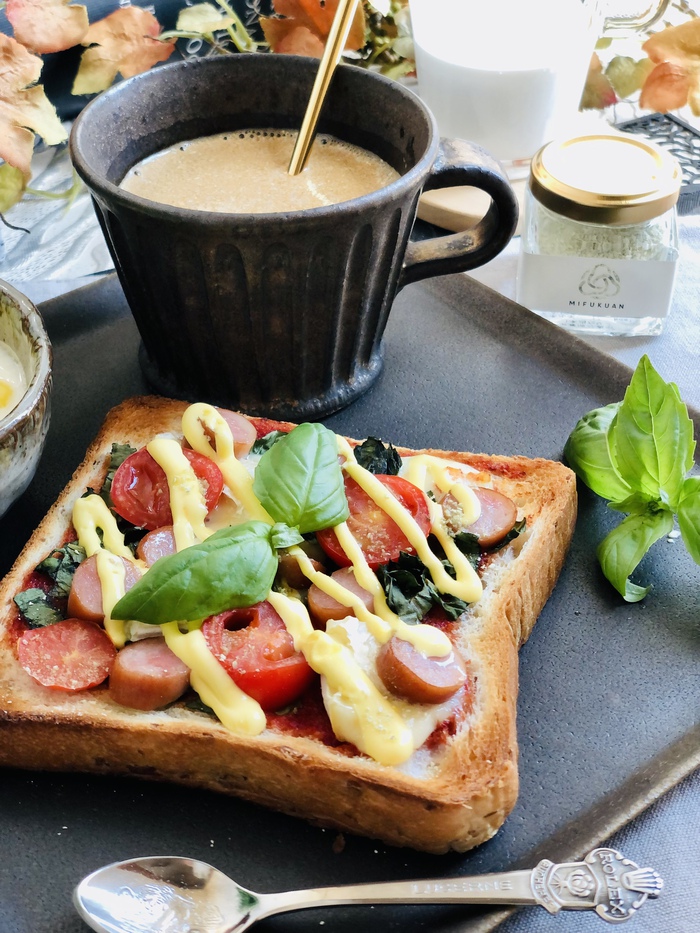 Zuiflowerさん ライ麦食パンでバジルピザトースト